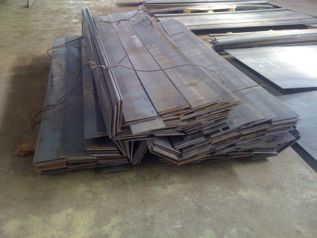 Рубка металла гильотиной